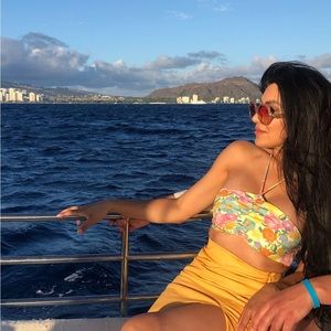 Small yellow Zara pencil skirt with floral crop top small 4 6